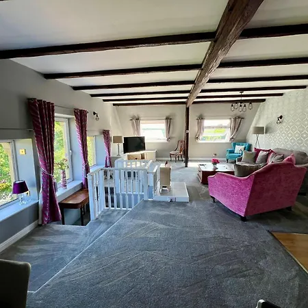 The Loft @ Brighouse Apartment Exterior photo